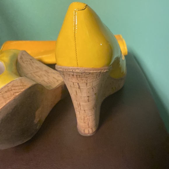 Aldo Bonou Yellow patent leather wedges with matching purse as a set. - Picture 3 of 8